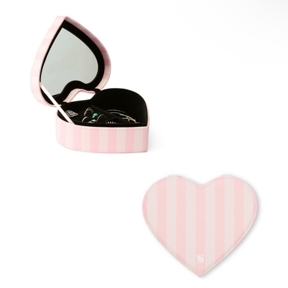 ❌SOLD❌ New Victoria’s Secret Heritage Stripe Heart Jewelry Box🎀